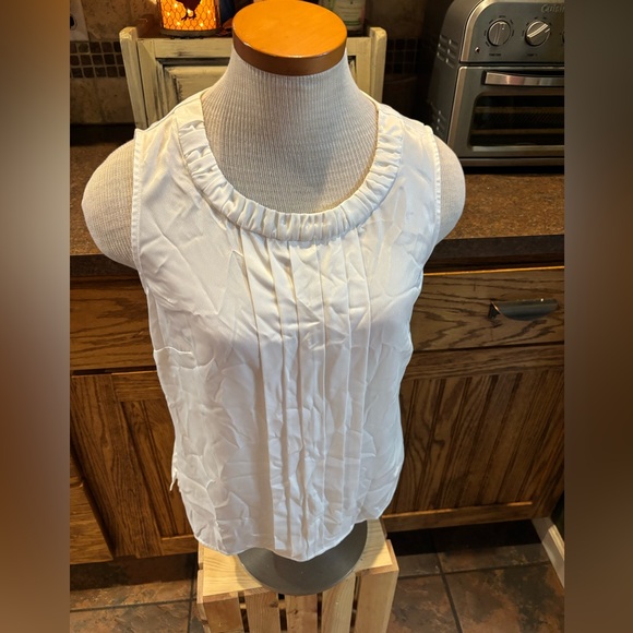 Kasper White Pleated Tank Top - Picture 1 of 3
